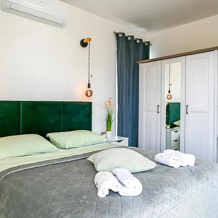 Lu Apartment *
